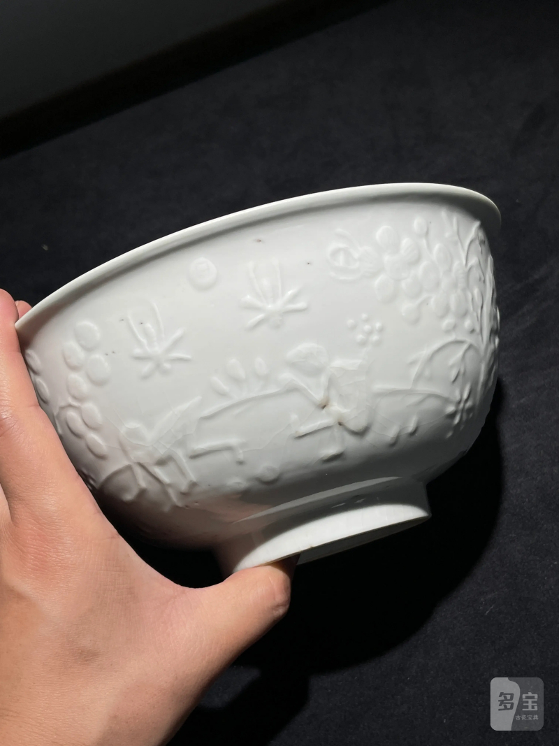 明晚期 白釉仿定模印喜鹿封侯纹大碗 - 图4